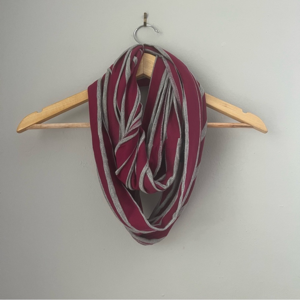 NWT New magenta gray Infiniti layered fabric stripe scarf